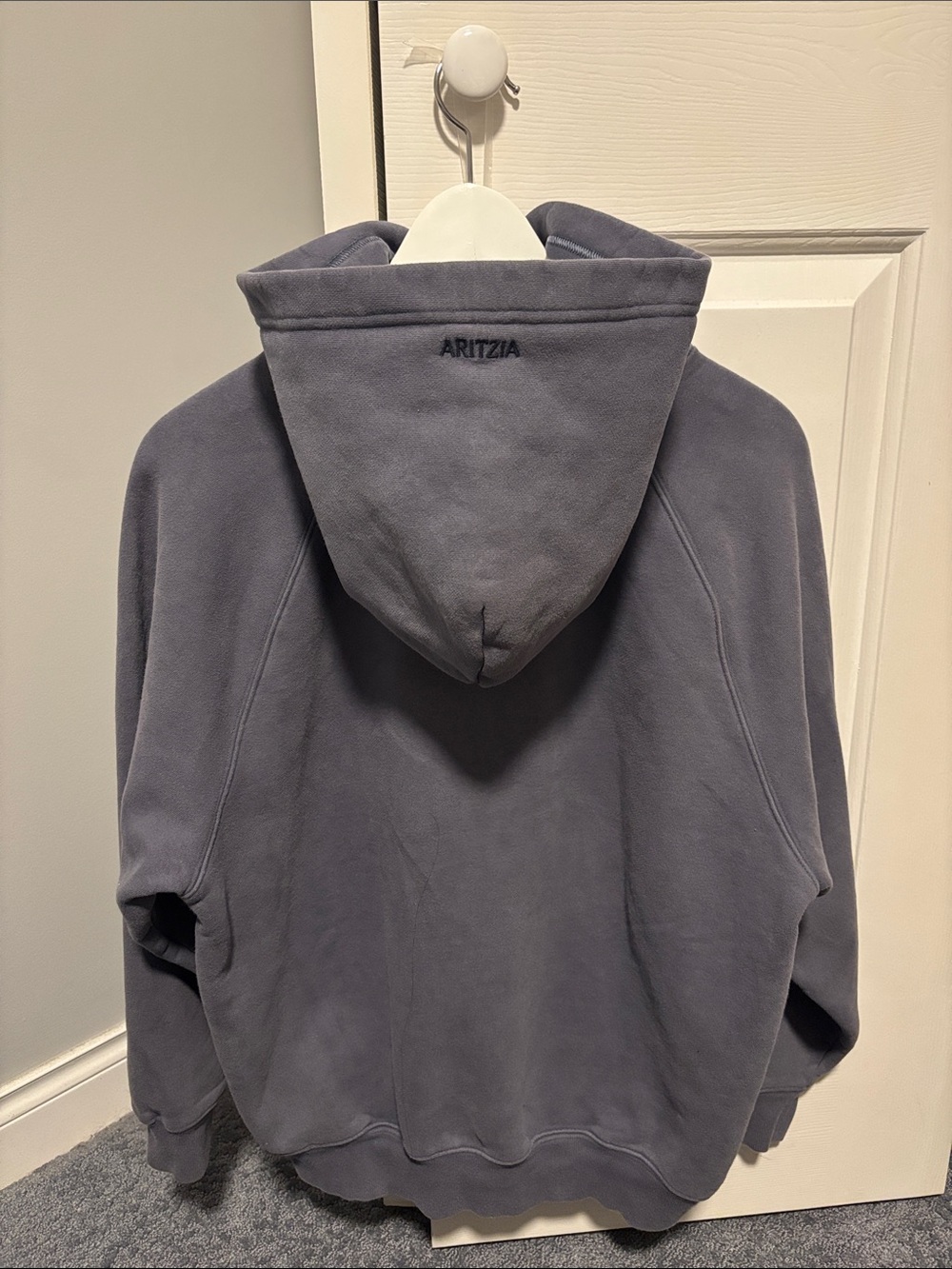Aritzia Sweatfleece Mega Raglan hoodie in limited blue colour - Picture 3 of 4